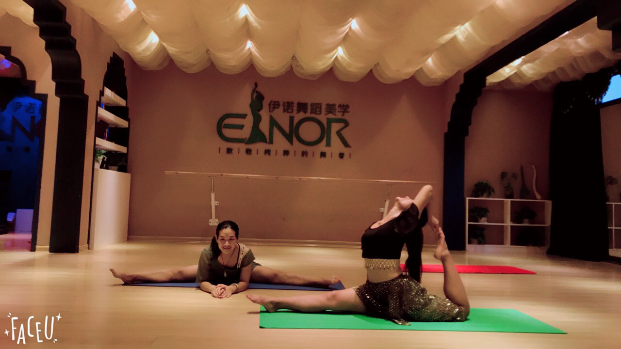 重庆回来就开始学跳舞,一虃5小时,我的同学都很厉害