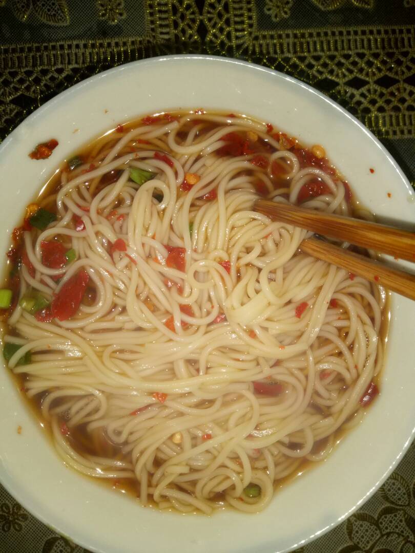 我属於喵咪吧?吃这麼一小碗面条我就饱啦