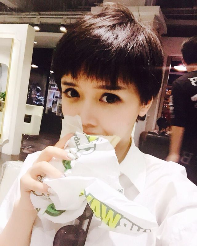 看见张孟宁(马佳佳)说剪就剪了,姑娘也挺拼的