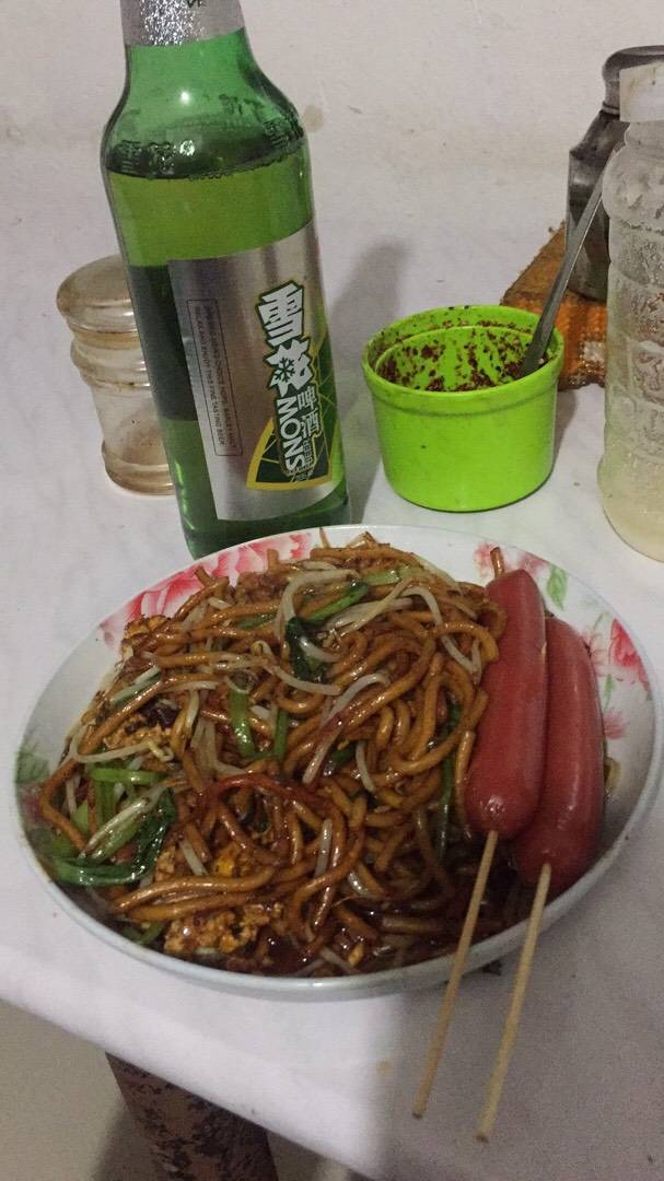 借用人家的厨房,食材,刚哥亲自炒的面,是不是很有食欲[害羞][害羞]