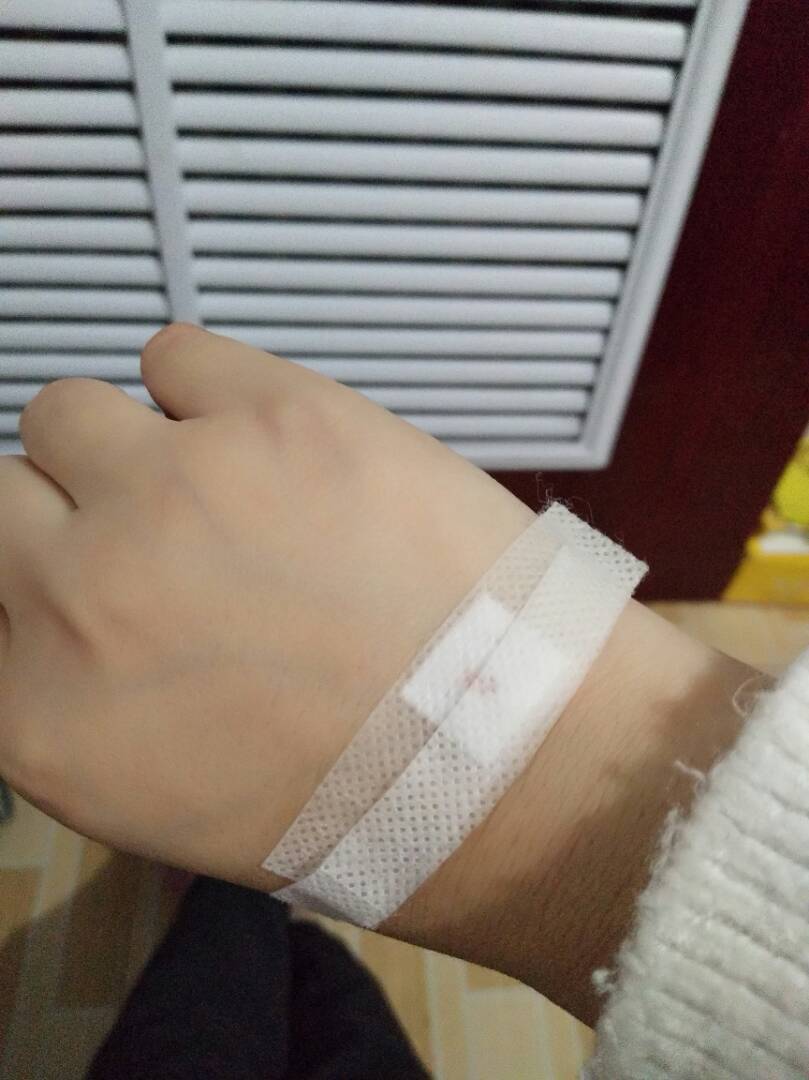 该死的阑尾,疼死我了.刚输完液![抓狂][抓狂]